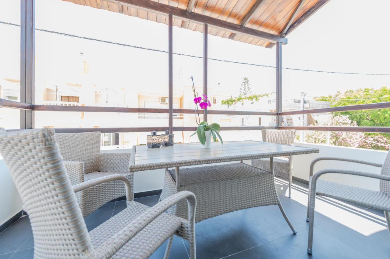 Rotunda Suites 칼라마키 외부 사진